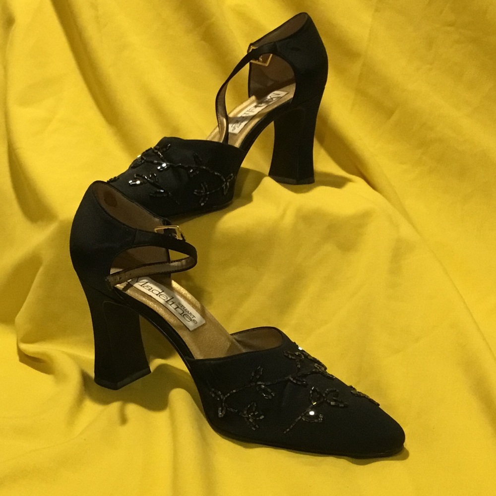 Madeline Stuart women’s Black Heels with Floral Accents 8 1/2 NWT